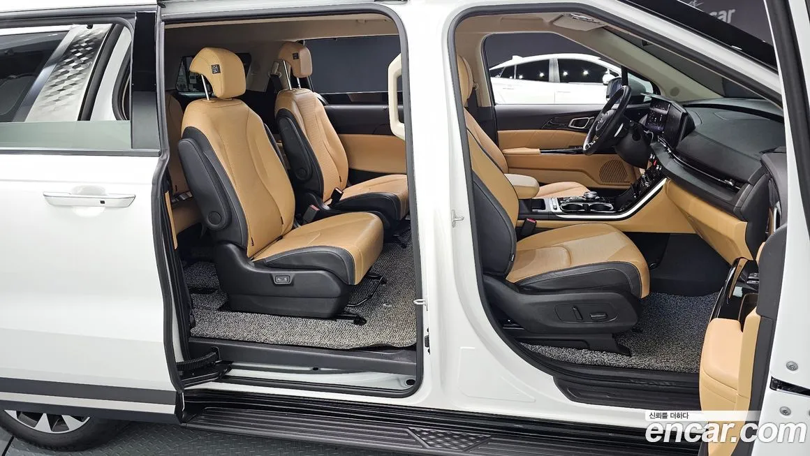 Kia Carnival — фото 10