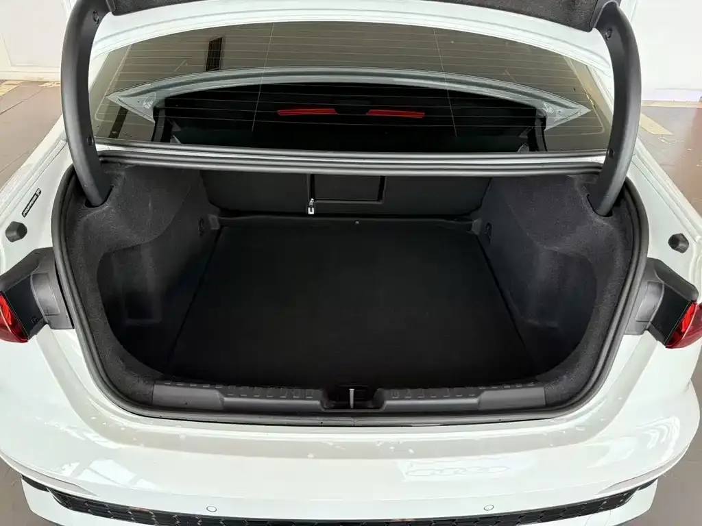 Audi A3 2023 из CN, фото 8
