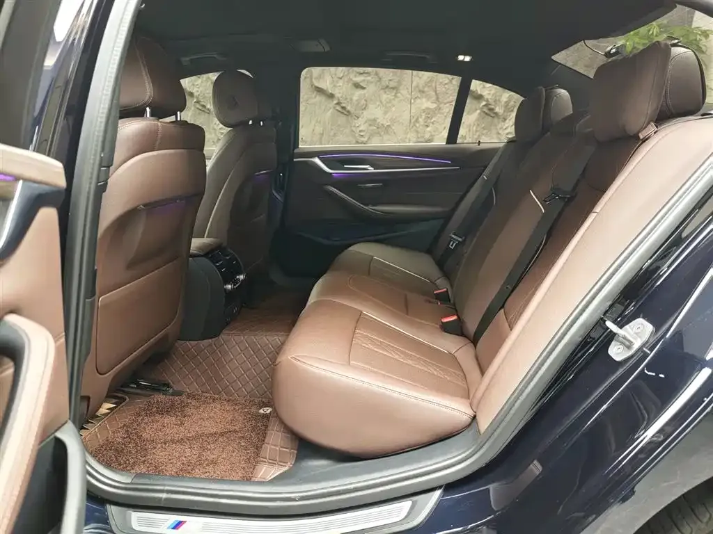 BMW 5 Series 2022 из CN, фото 9