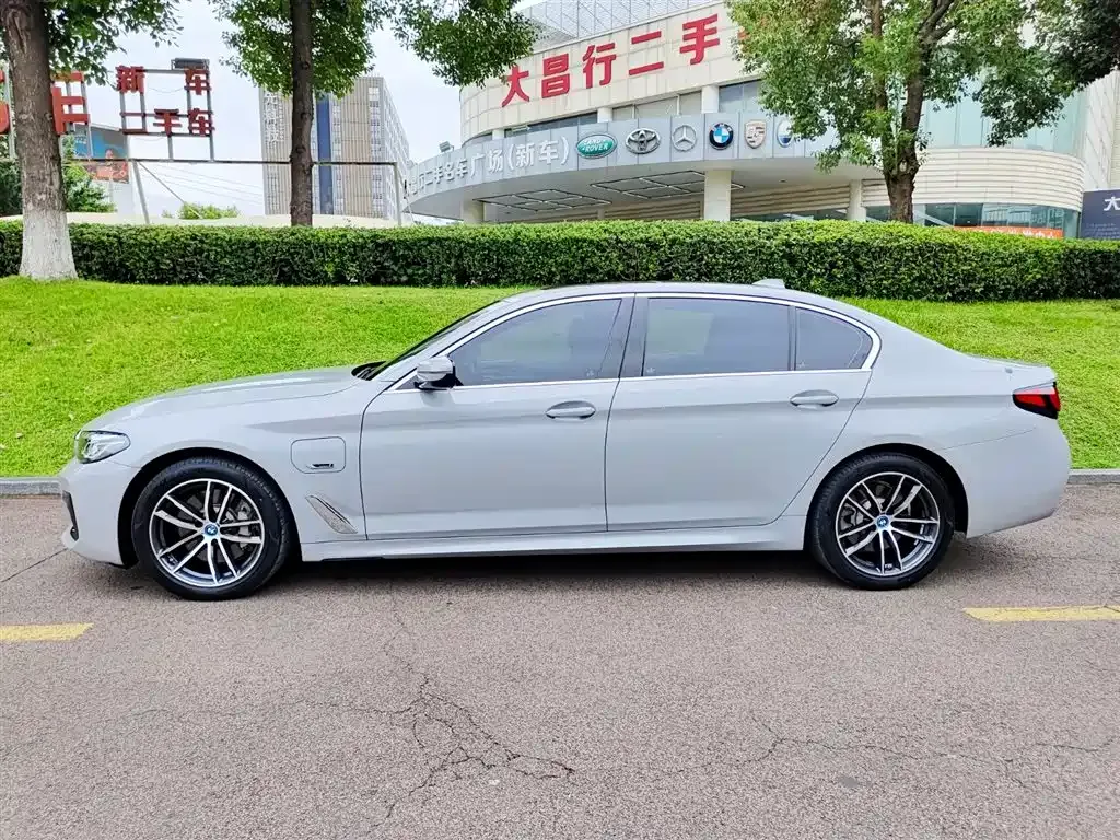 BMW 5 Series New Energy — фото 3