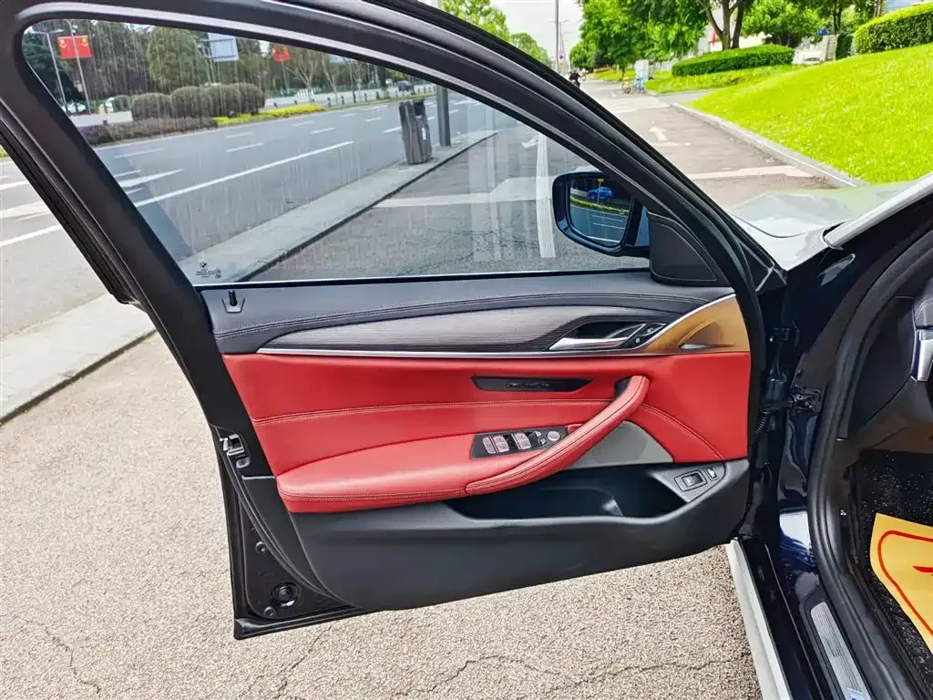 BMW 5 Series New Energy — фото 6