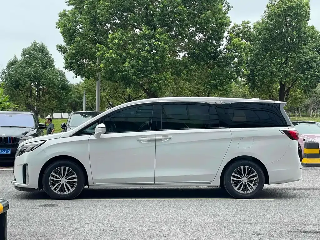 Buick GL8 2024 из CN, фото 3