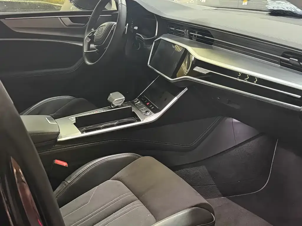 Audi A7L 2025 из CN, фото 5