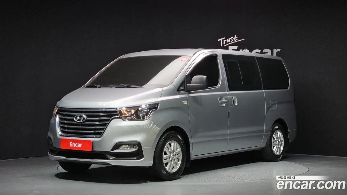 Hyundai Starex — фото 1