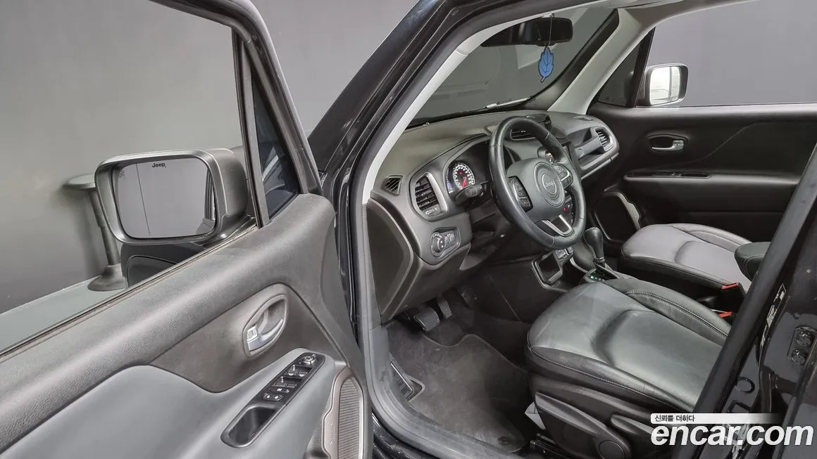 Jeep Renegade — фото 10
