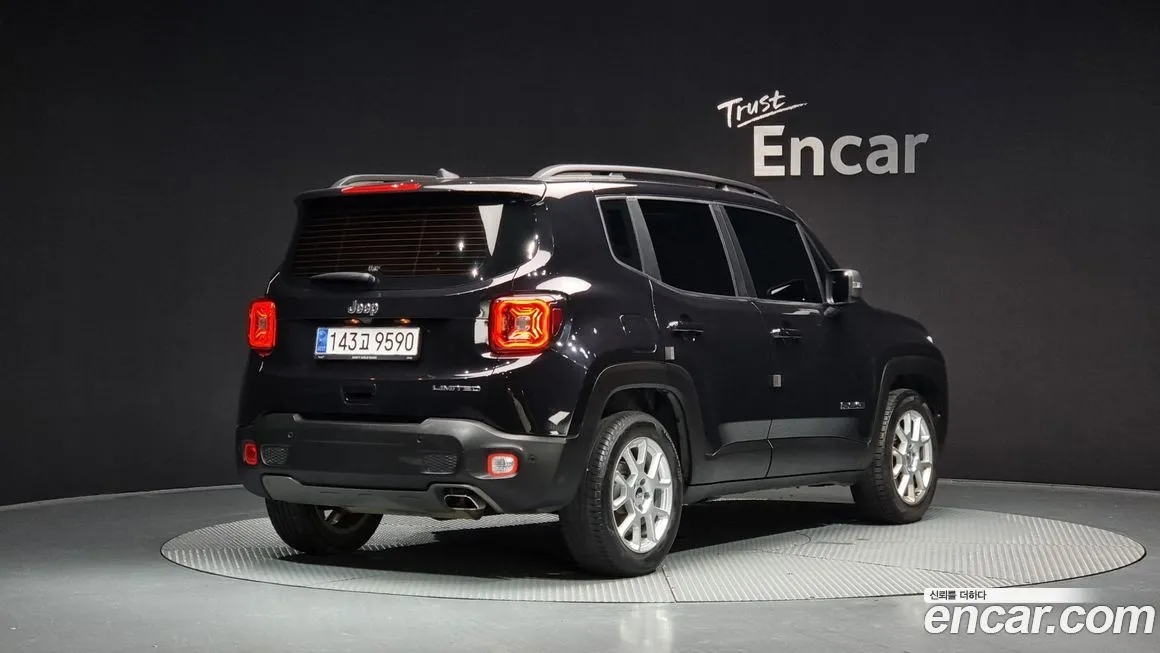 Jeep Renegade — фото 2
