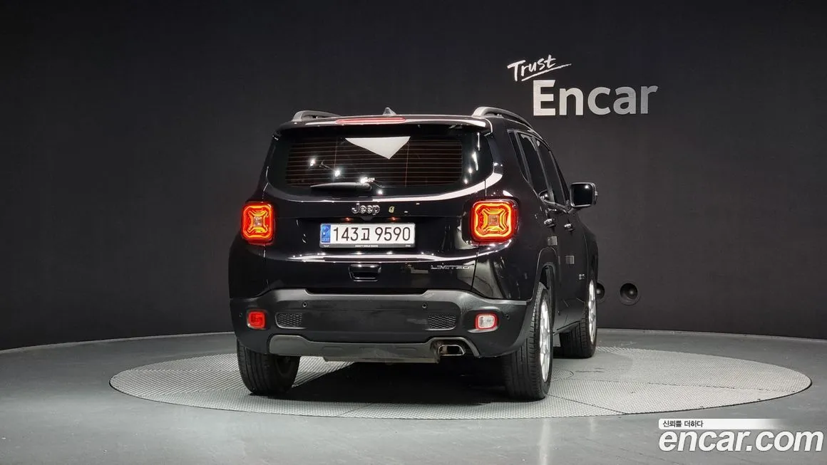 Jeep Renegade — фото 4