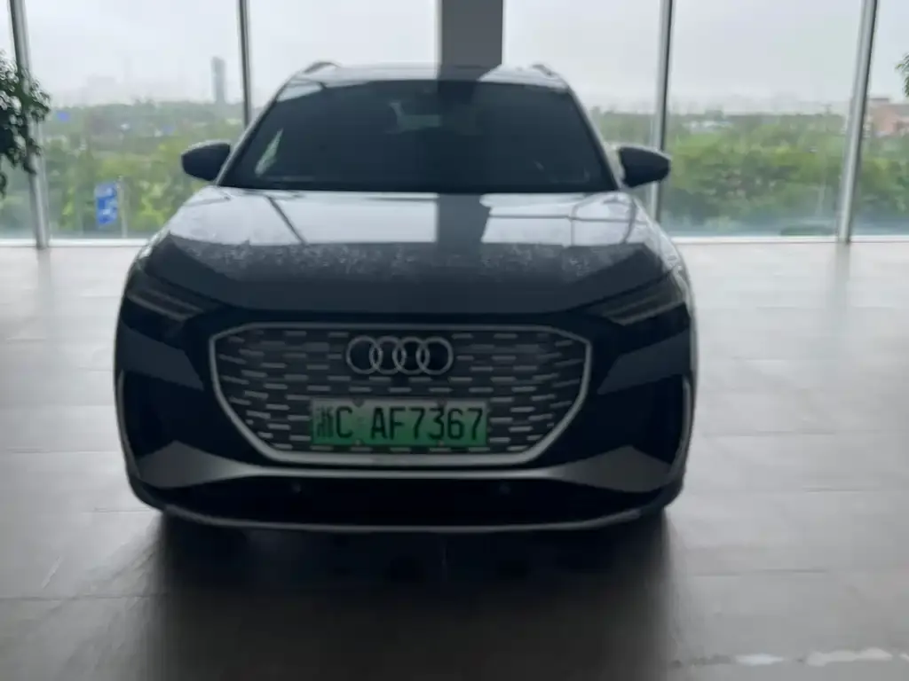 Audi Q4 e-tron — фото 2