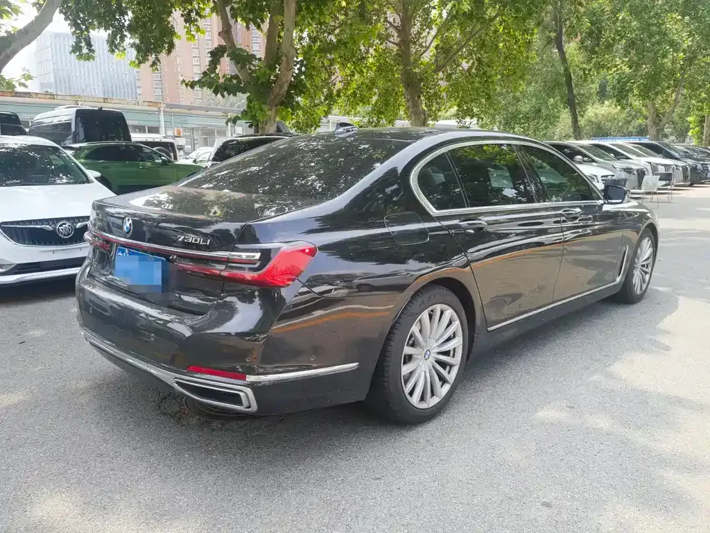 BMW 7 Series — фото 10