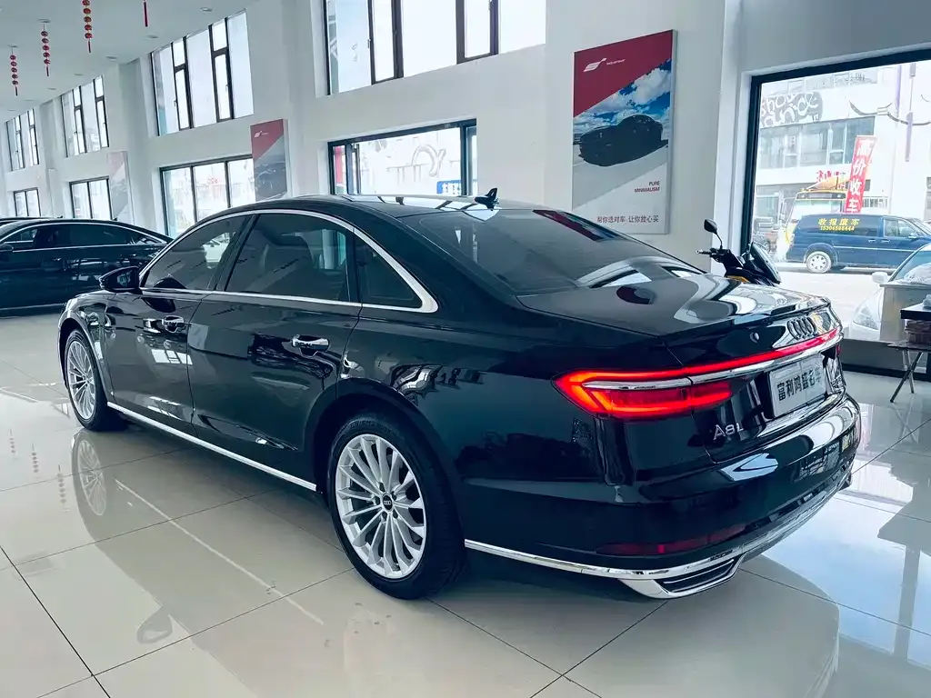 Audi A8 — фото 4