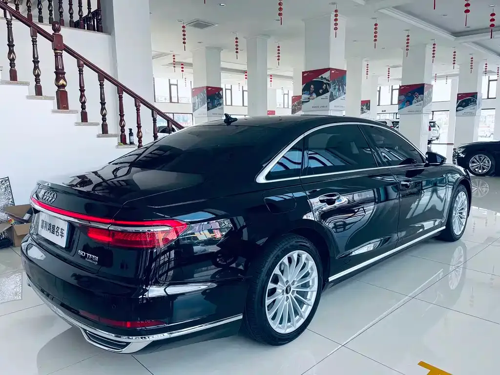 Audi A8 — фото 6