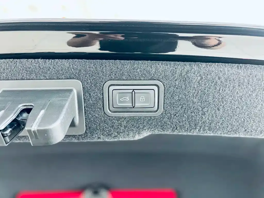 Audi A8 — фото 8