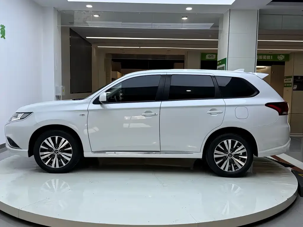 Mitsubishi Outlander 2021 из CN, фото 7