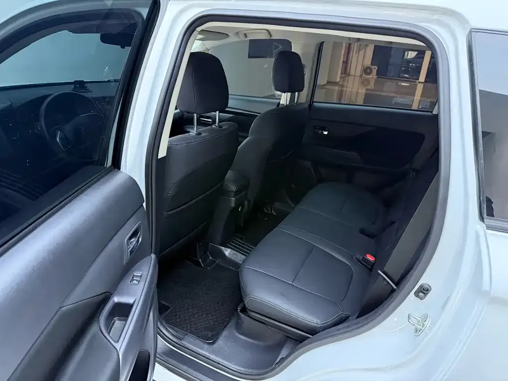 Mitsubishi Outlander 2021 из CN, фото 9