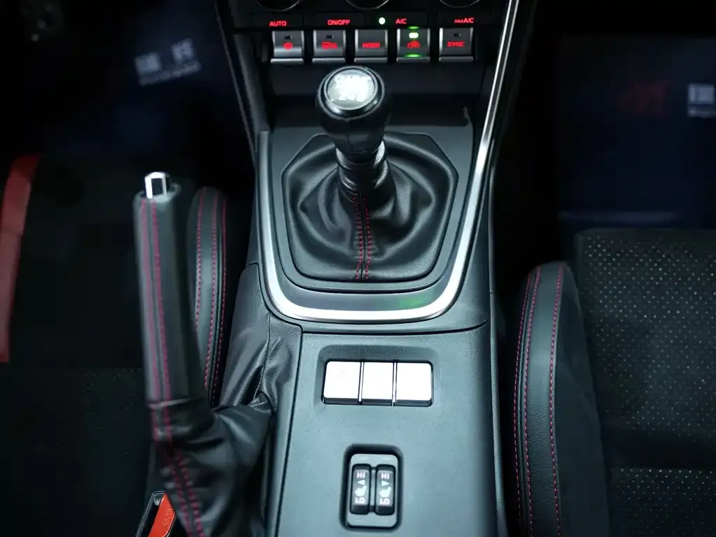 Subaru BRZ 2022 из CN, фото 10
