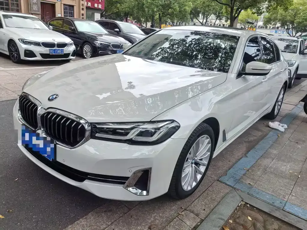 BMW 5 Series — фото 1