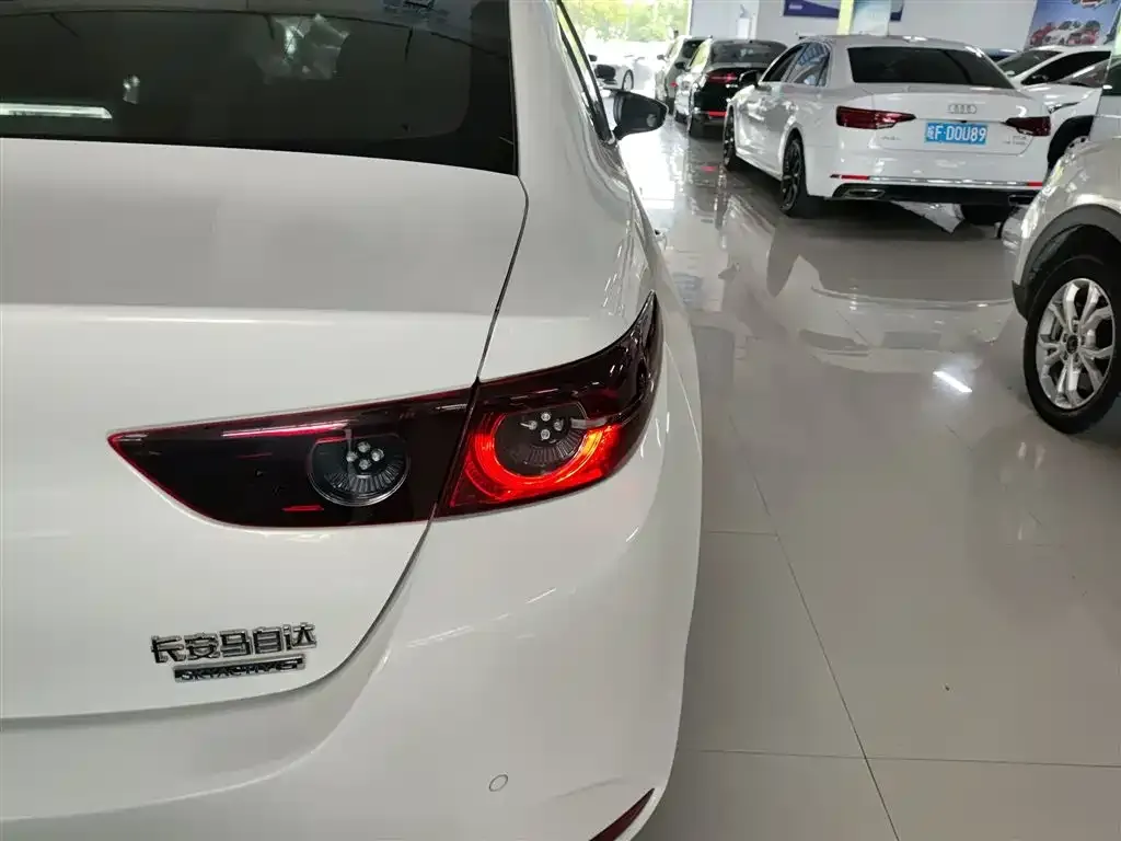 Mazda 3 Axela 2023 из CN, фото 8