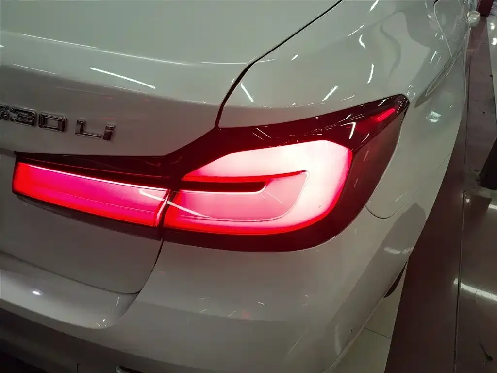 BMW 5 Series 2022 из CN, фото 8
