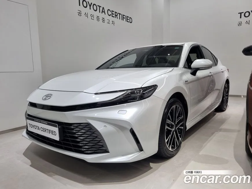 Toyota Camry — фото 1