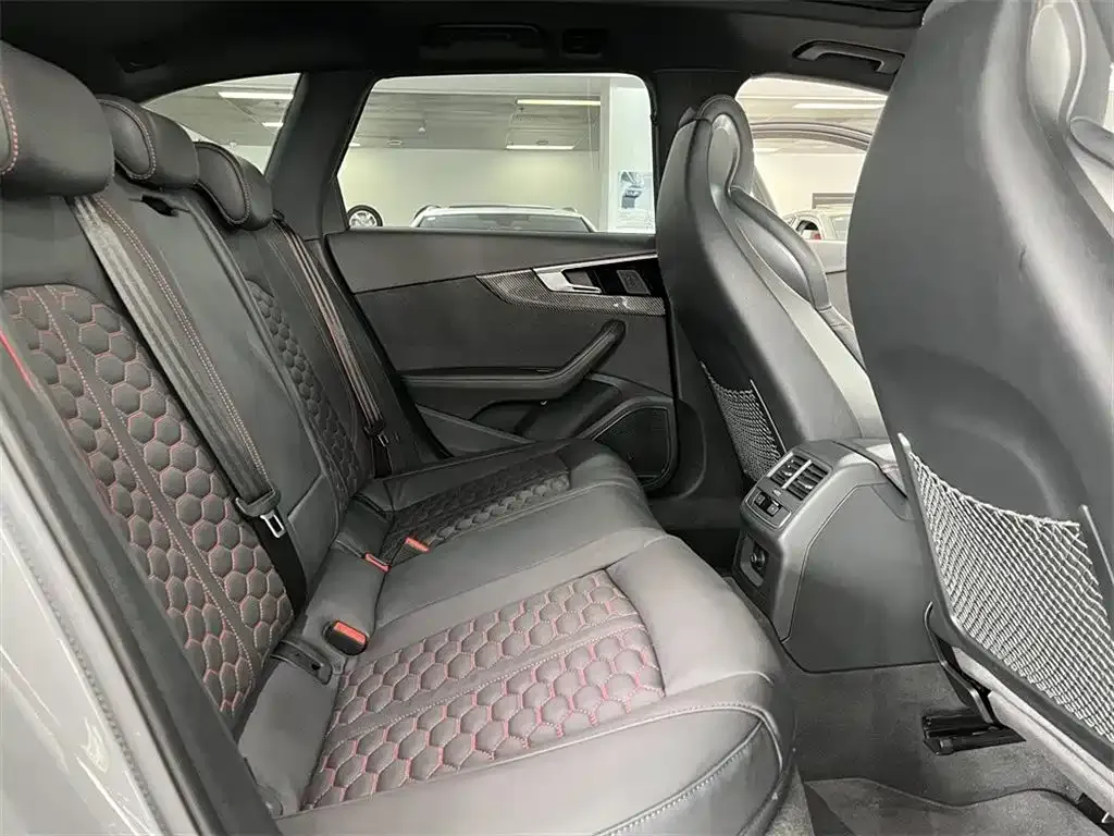 Audi RS 4 2024 из CN, фото 7