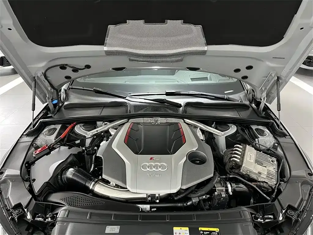 Audi RS 4 2024 из CN, фото 8