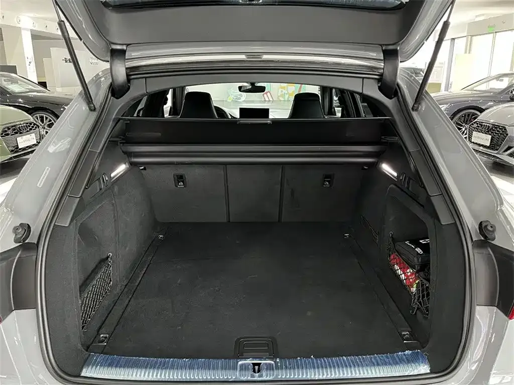 Audi RS 4 2024 из CN, фото 9