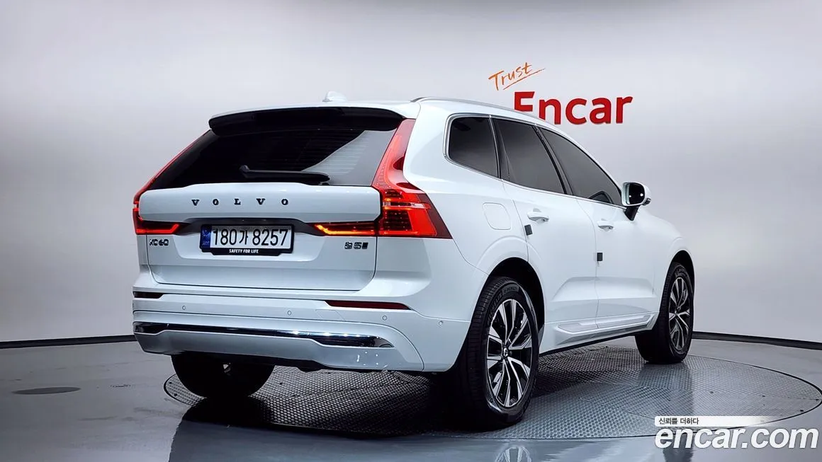 Volvo XC60 — фото 2