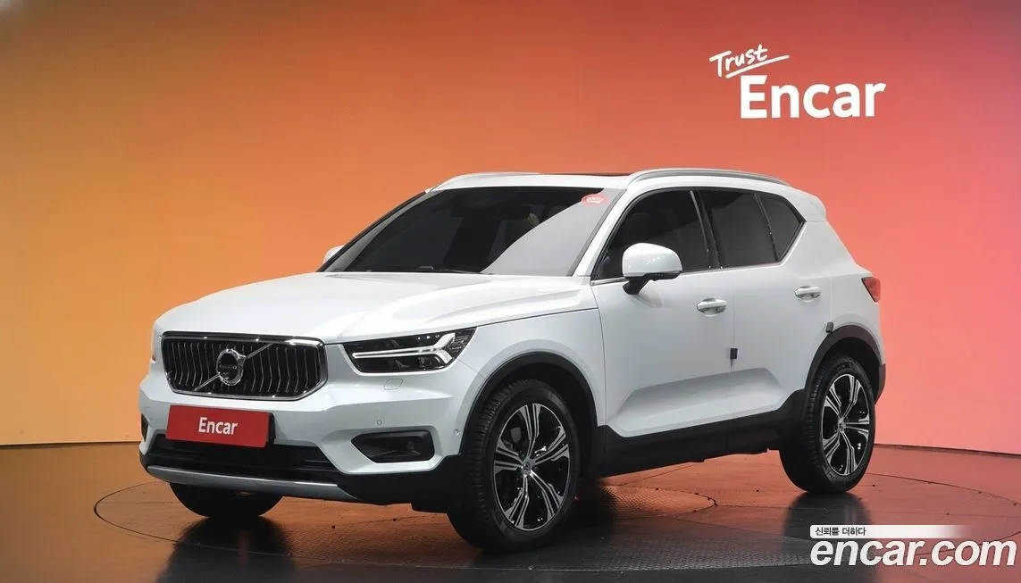 Volvo XC40 — фото 1