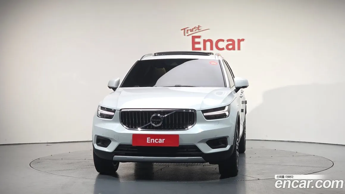 Volvo XC40 — фото 3