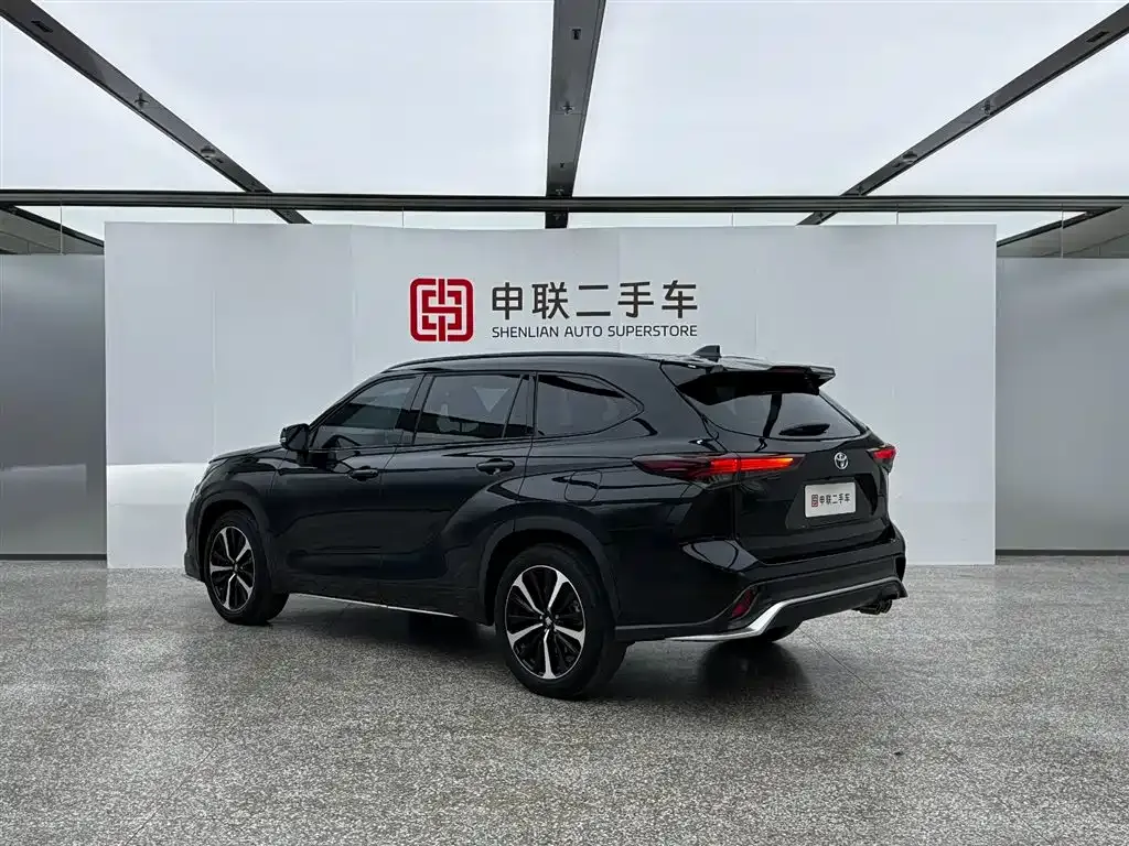 Toyota Crown Kluger 2024 из CN, фото 3