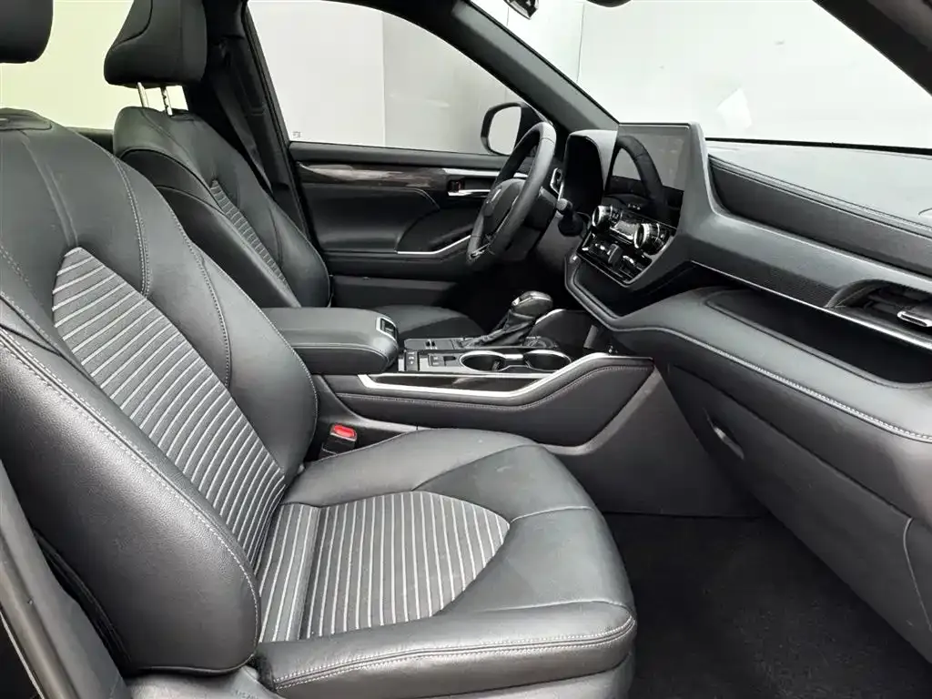 Toyota Crown Kluger 2024 из CN, фото 7