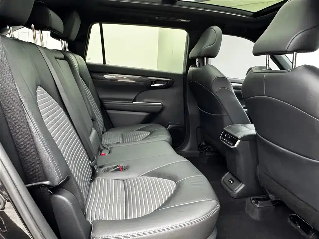 Toyota Crown Kluger 2024 из CN, фото 8
