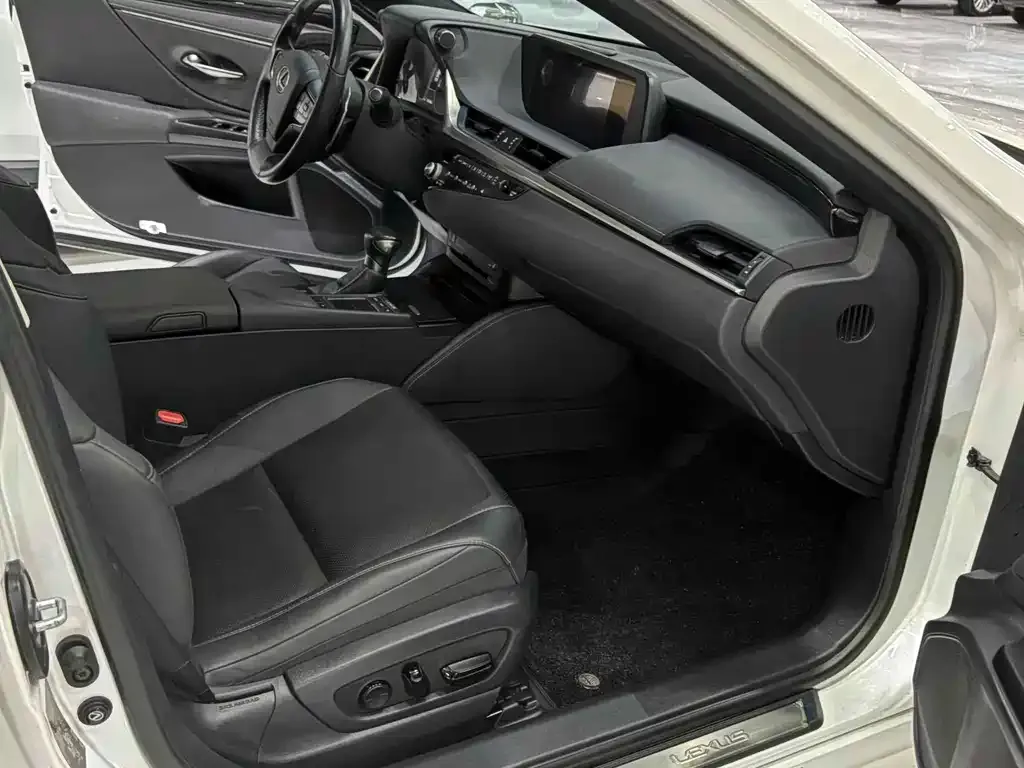 Lexus ES 2021 из CN, фото 7