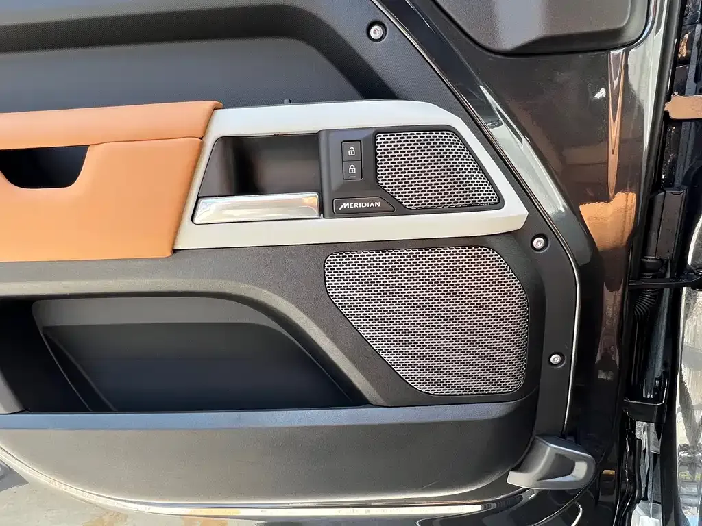 Land Rover Defender — фото 10