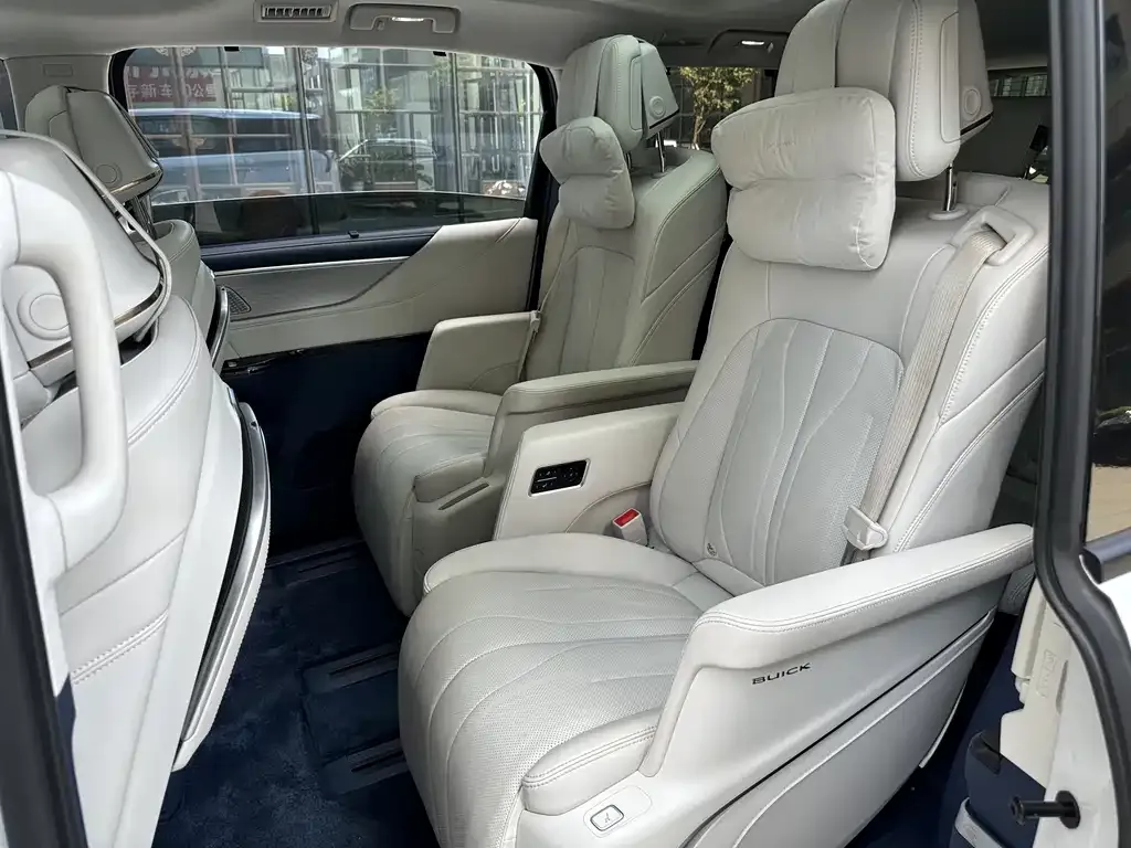 Buick GL8 Hybrid — фото 10