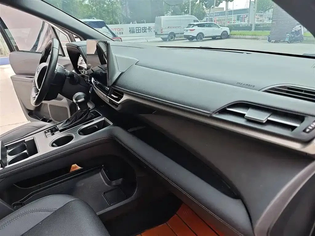 Toyota Sienna 2023 из CN, фото 3