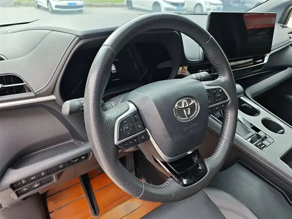 Toyota Sienna 2023 из CN, фото 4