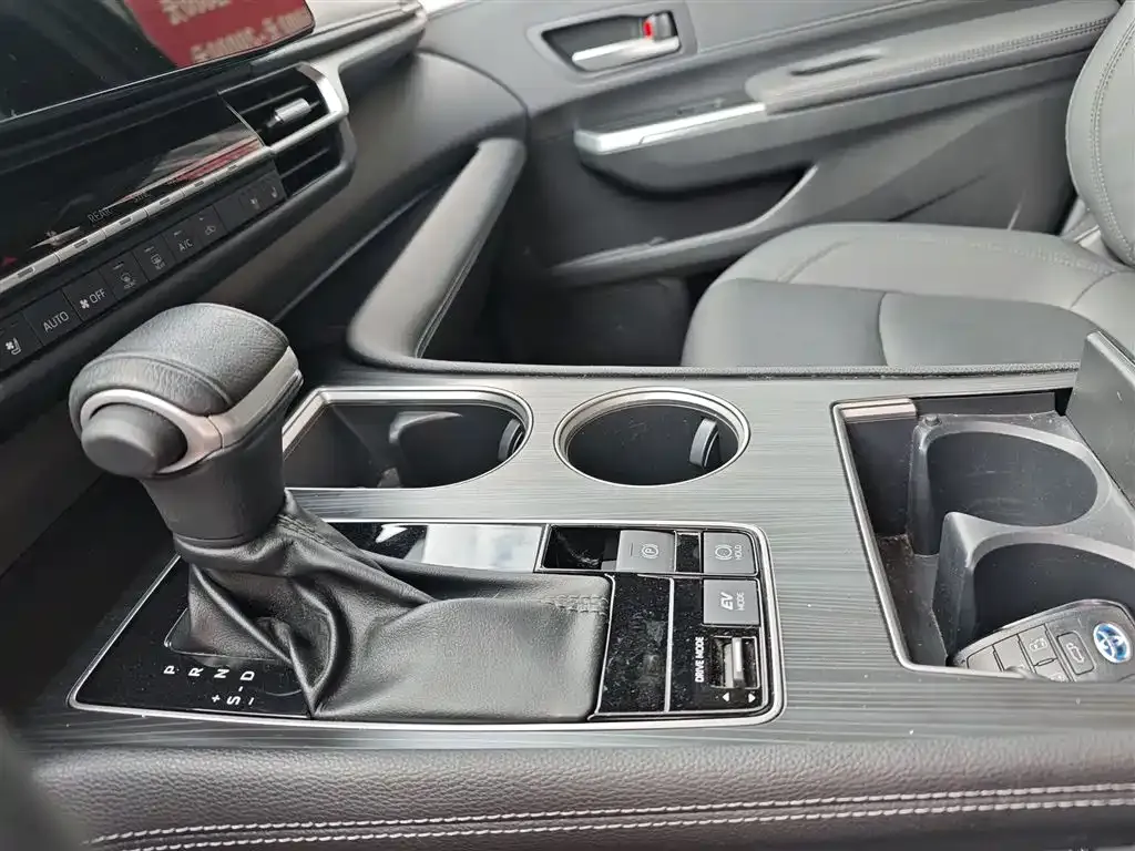 Toyota Sienna 2023 из CN, фото 6