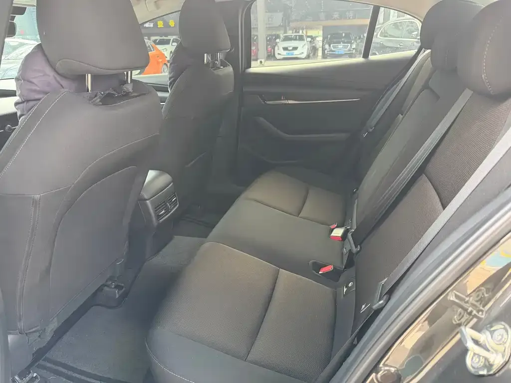 Mazda 3 Axela 2023 из CN, фото 7