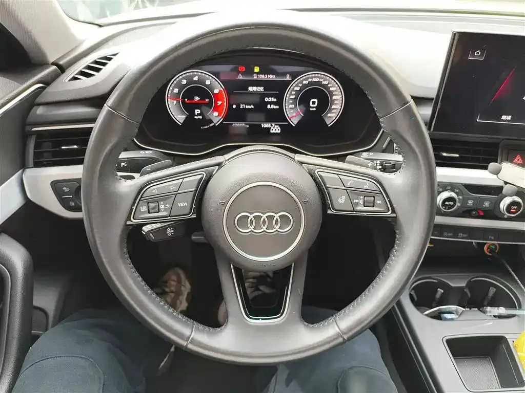 Audi A4L 2021 из CN, фото 3