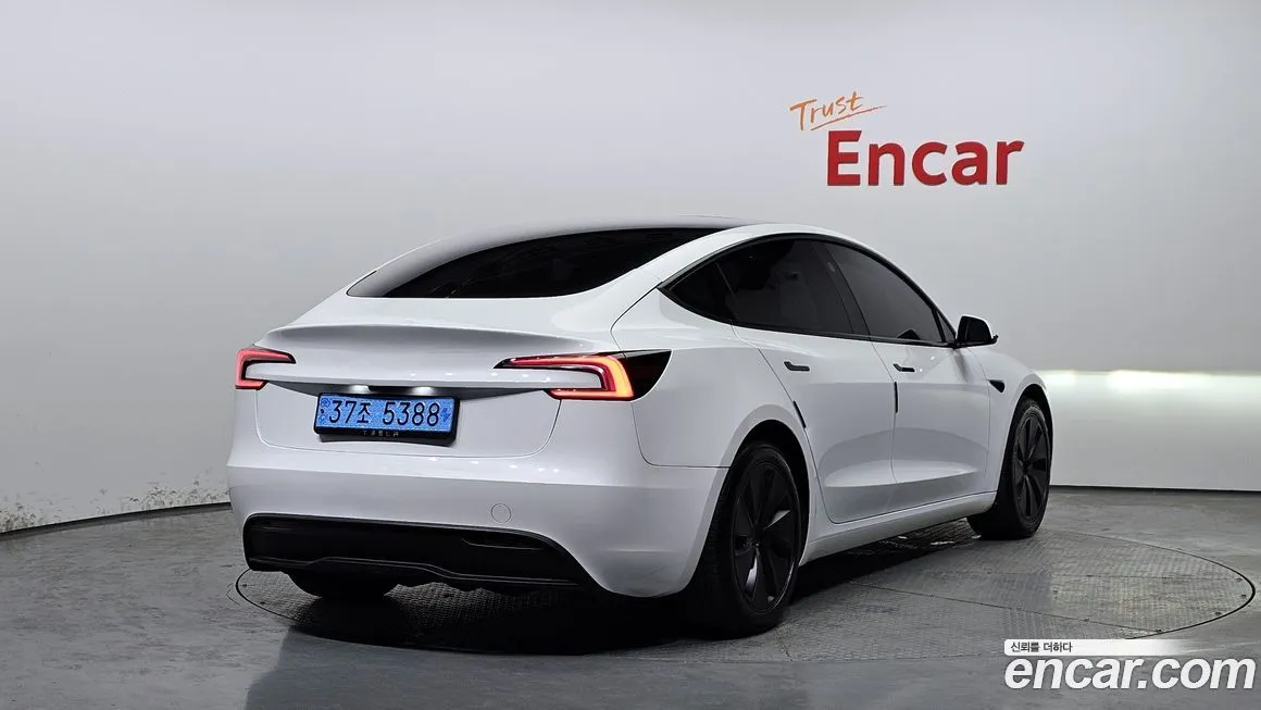 Tesla Model 3 — фото 2