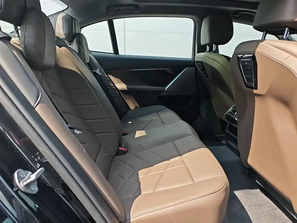 BMW i5 2025 из CN, фото 5