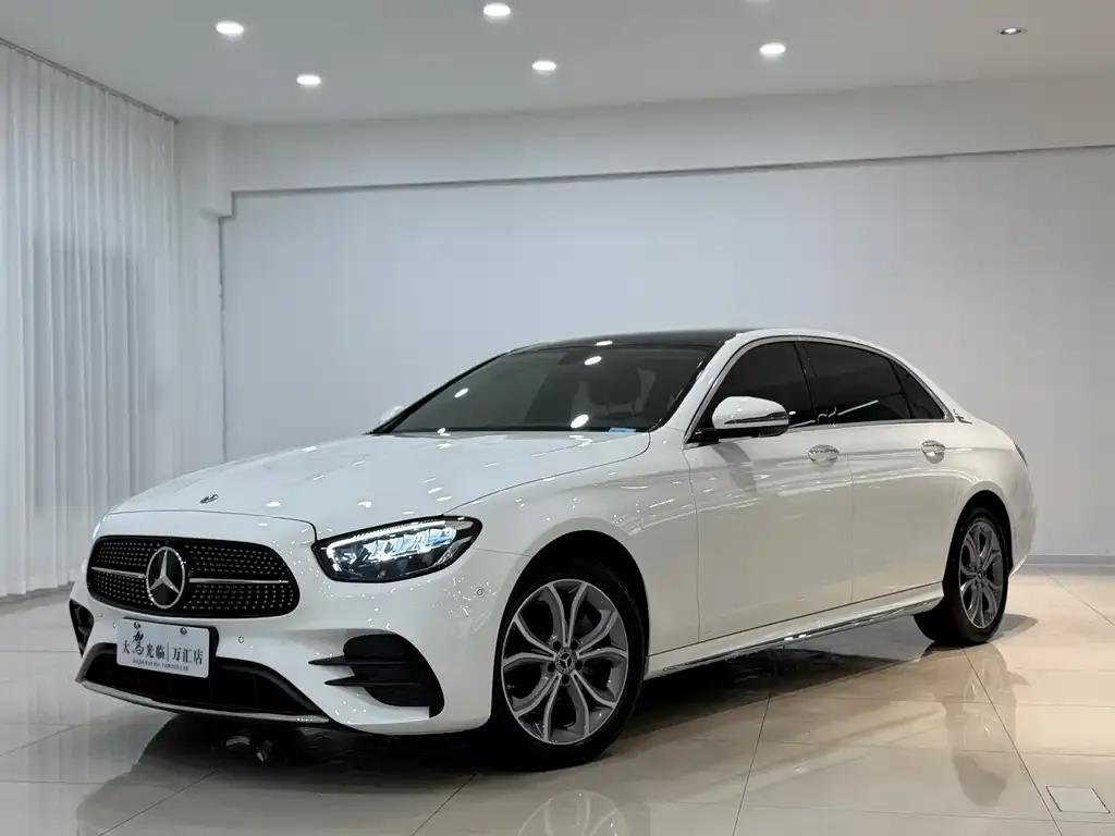 Mercedes-Benz E-Class — фото 1