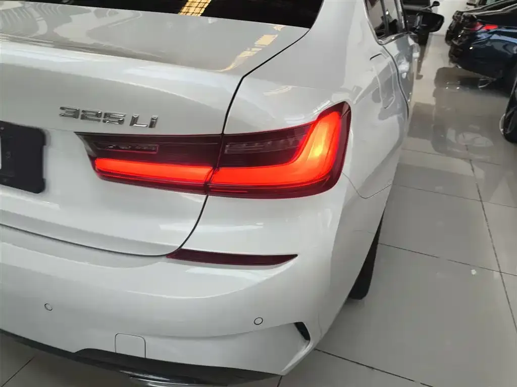 BMW 3 Series 2022 из CN, фото 8