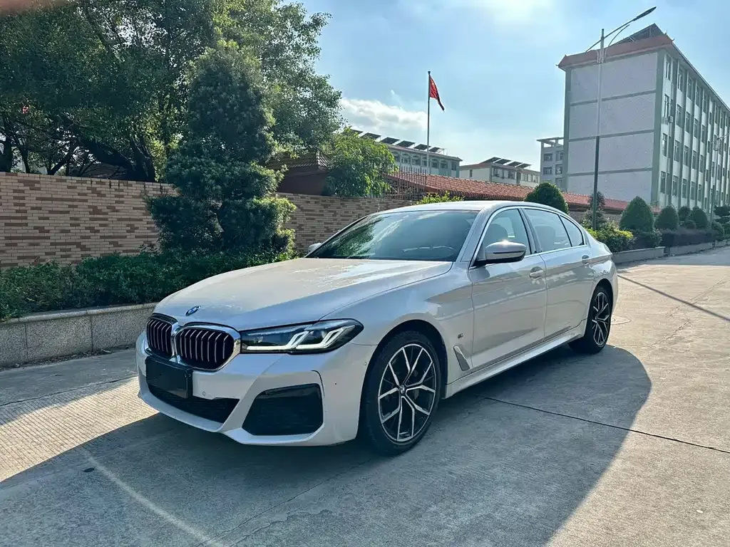 BMW 5 Series — фото 1