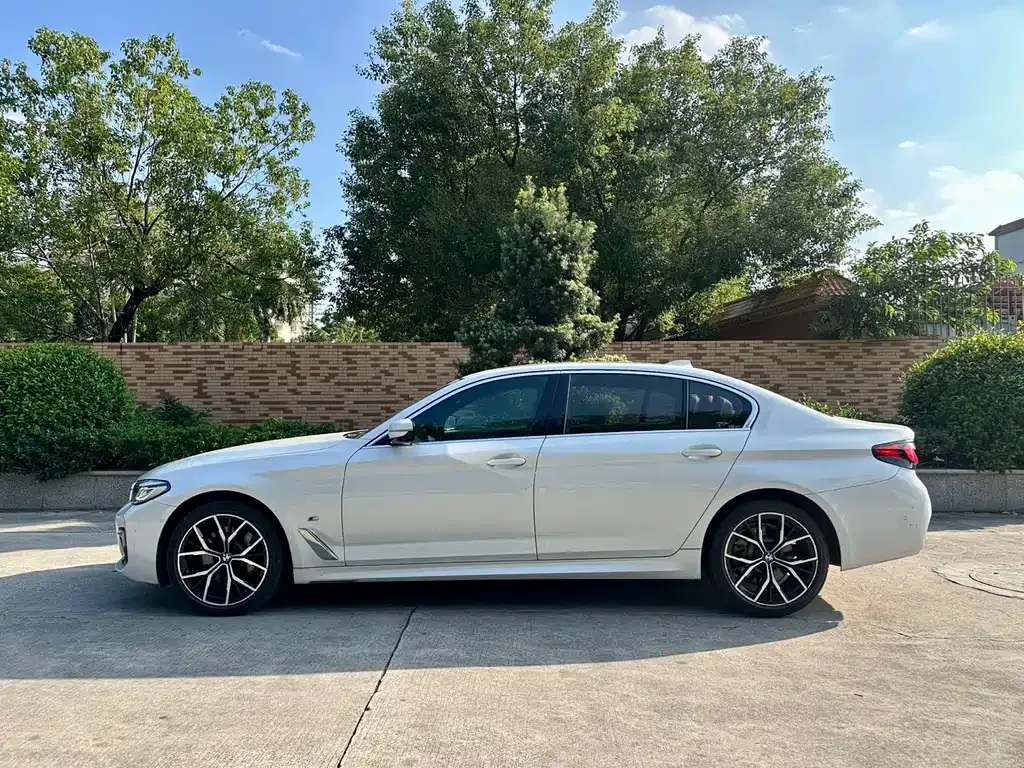 BMW 5 Series — фото 4