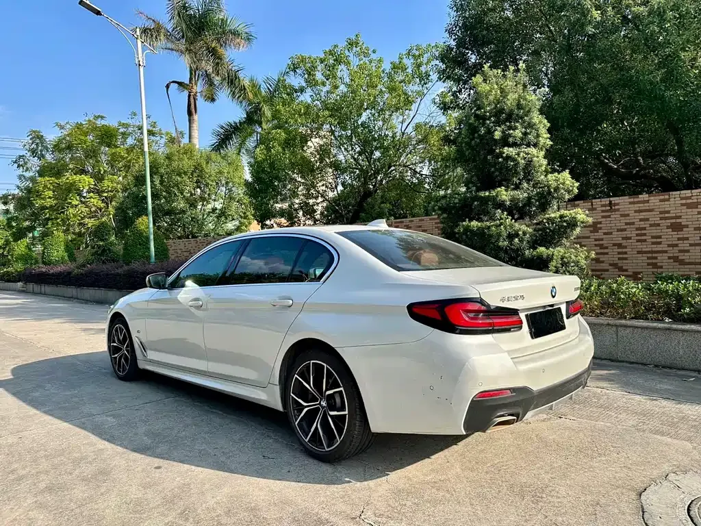BMW 5 Series — фото 5