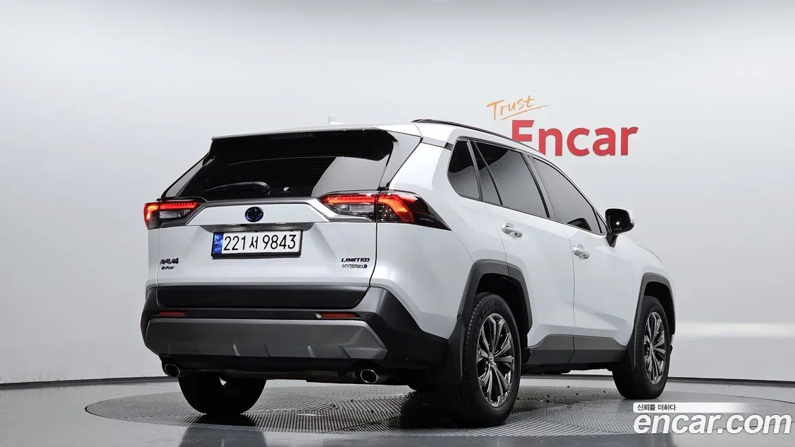 Toyota RAV4 2023 из KR, фото 2