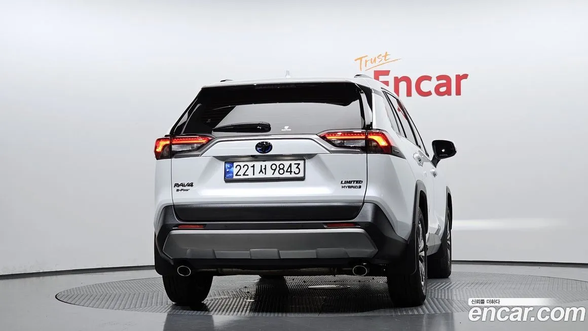 Toyota RAV4 2023 из KR, фото 4