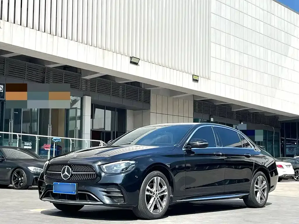 Mercedes-Benz E-Class — фото 1